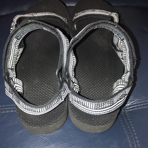 Teva sandals size 10 - Picture 6 of 10